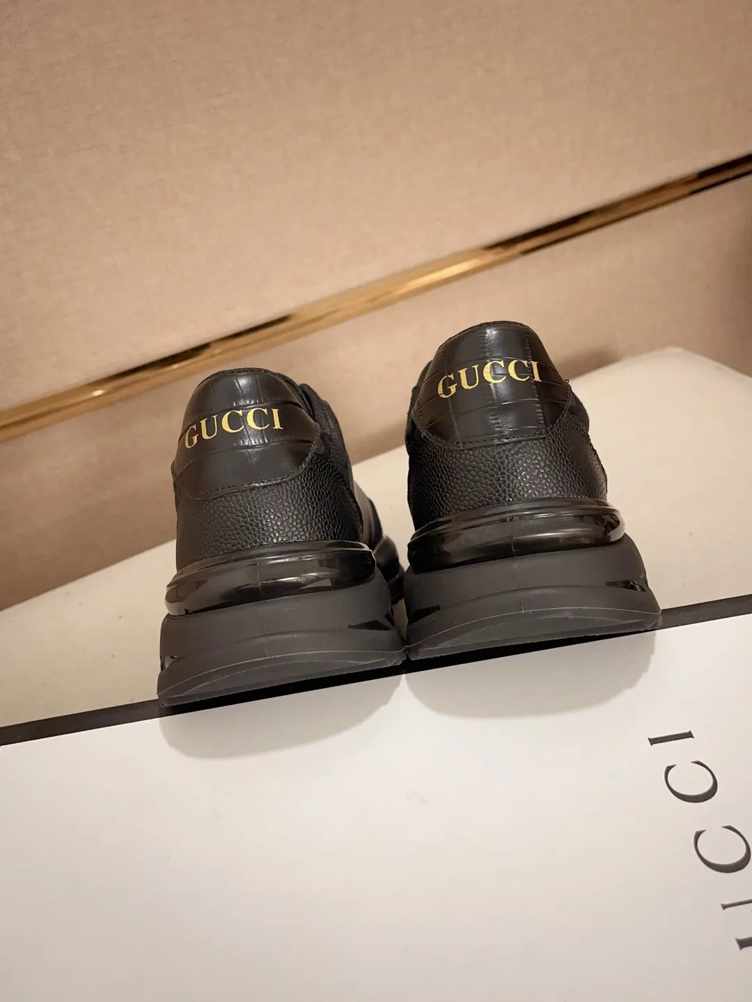 Men's men's shoes💰 462💰🇮🇹🇮🇹GUCCI🔍🔍new models are on sale at the same time at the counter. The uppers🇮🇹 are made of top-grain cowhide imported from Italy. Fully imported genuine leather lining 💪💪, completely 1⃣️ to 1⃣️ replica 🇮🇹💪💪, ⚠ sole: original sole provided by the original factory, exclusive movable molded sole super comfortable, ⚠ original factory follow-up, 🔍🔍 high quality, you can go in and out of the counter at will, welcome to compare⚠. Code number:38-44